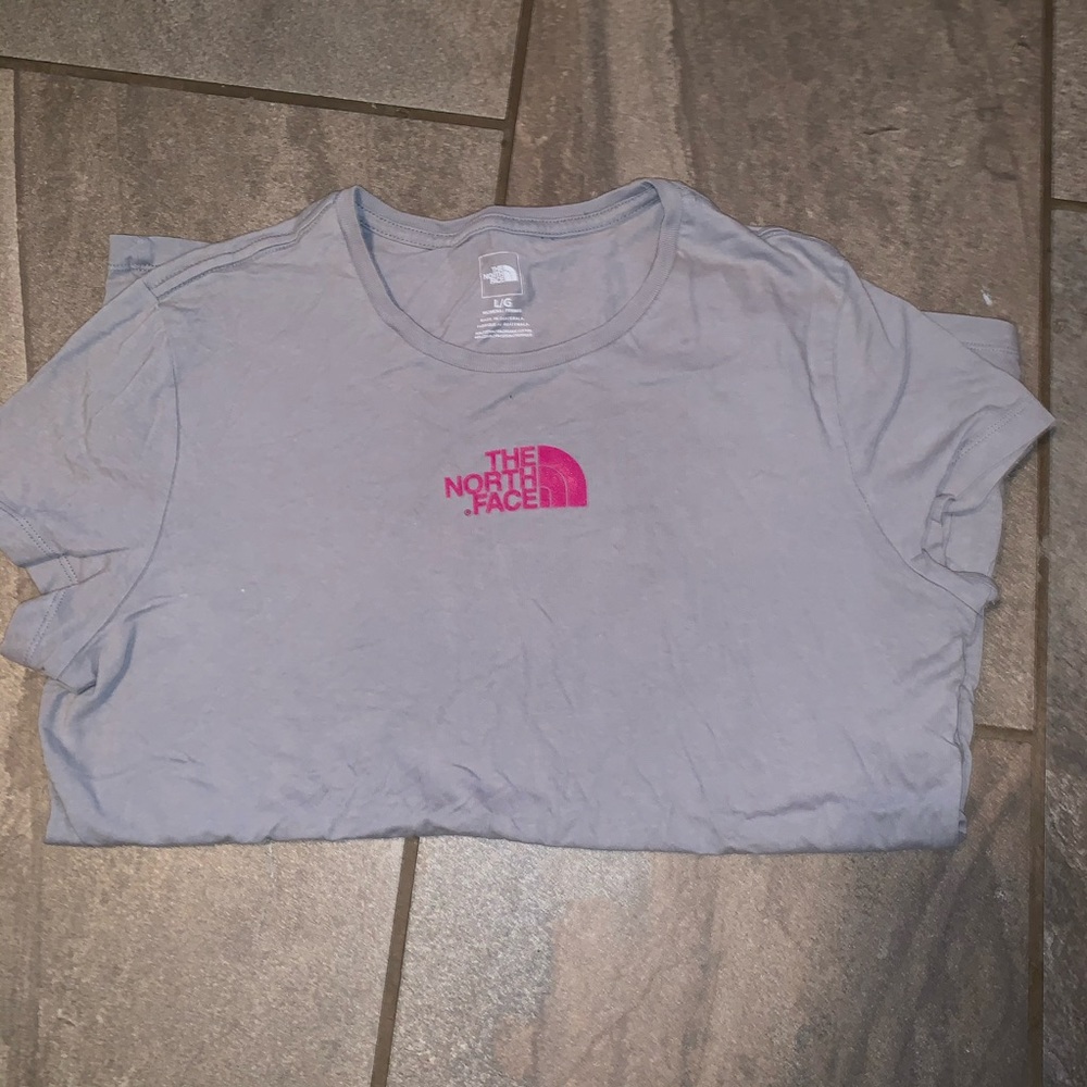 The North Face t-shirt ✨👚